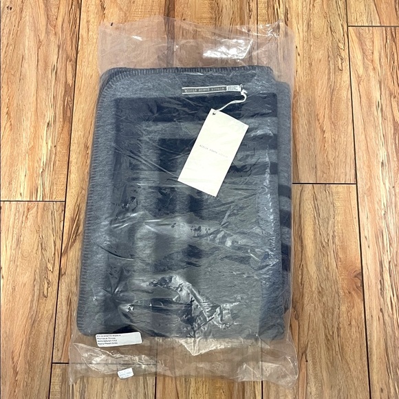 NWT Alicia Adams Alpaca 51x71 Montauk Throw in Gray/Blue - Picture 4 of 7